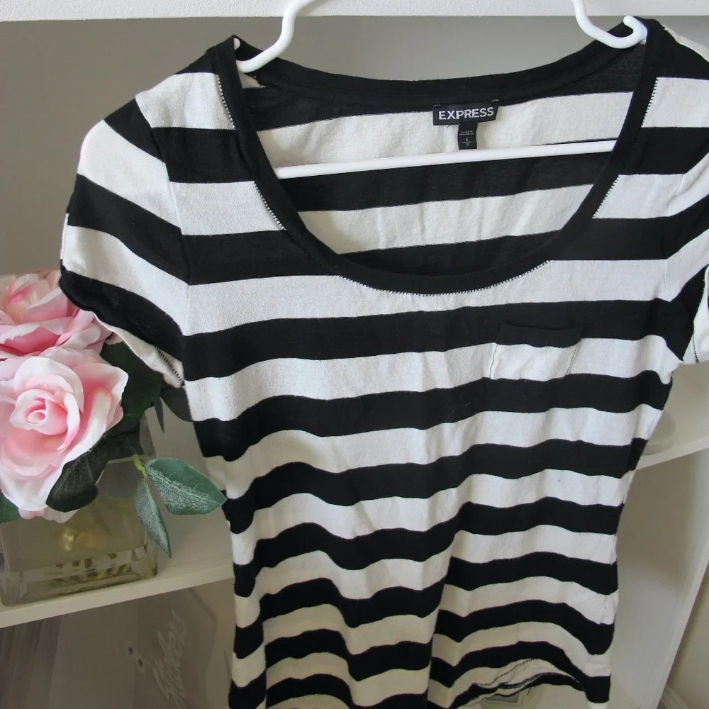 Express Women's casual Short Sleeve Shirt Top Size Small black white EUC - Picture 5 of 8